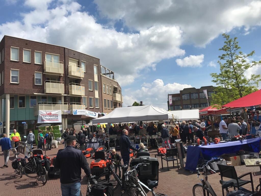 De Zomermarkt Rijssens Mannenkoor is dit jaar niet alleen op het plein voor winkelcentrum De Hoge Wal.