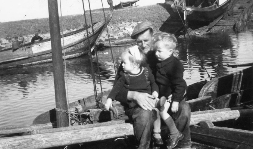 Visser met kinderen jaren '50. Bron: Stadsmuseum 