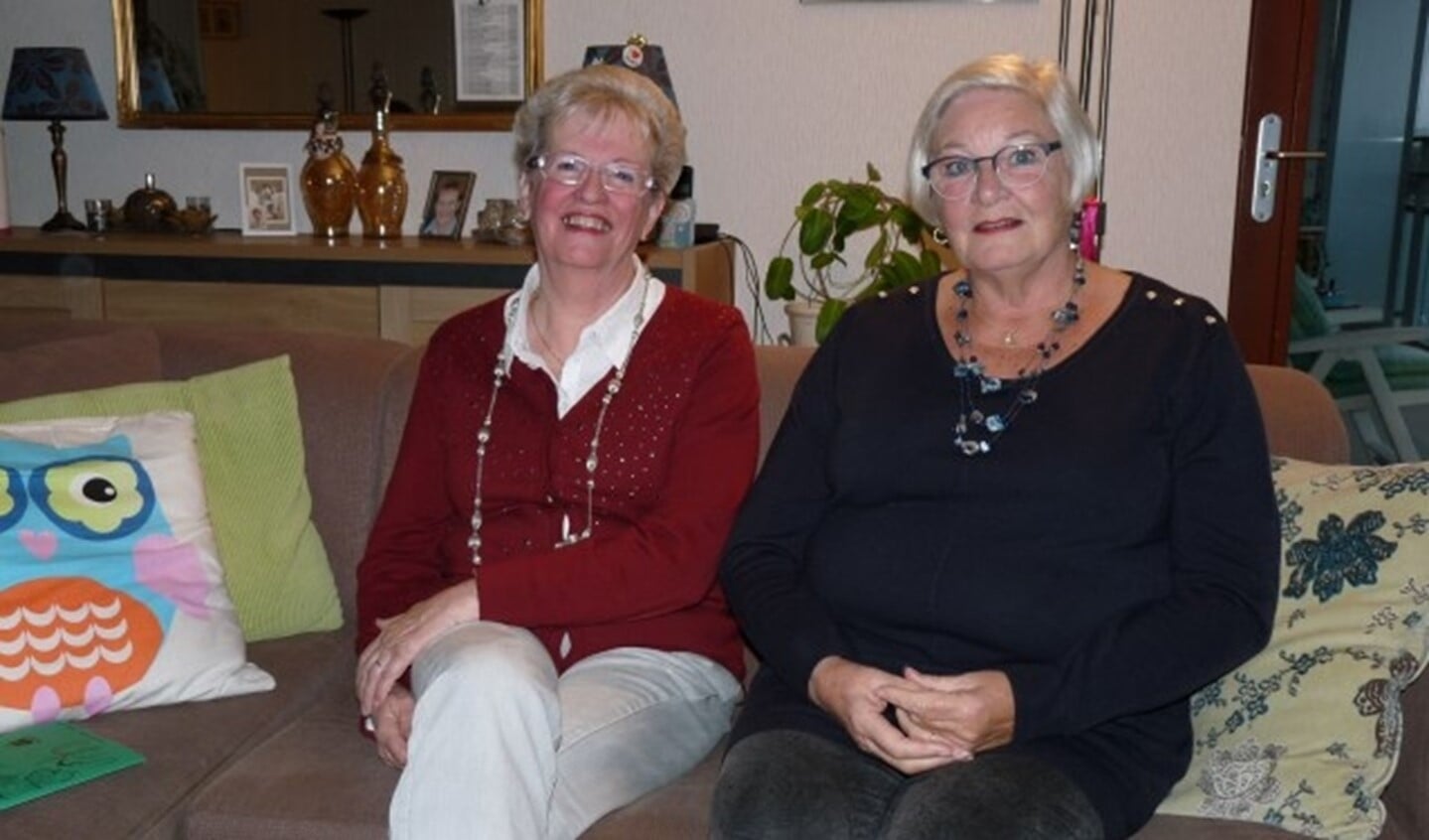 Anneke Schultink en Ans Dekkers hopen nog vele jaren lid te blijven van de NVVH.