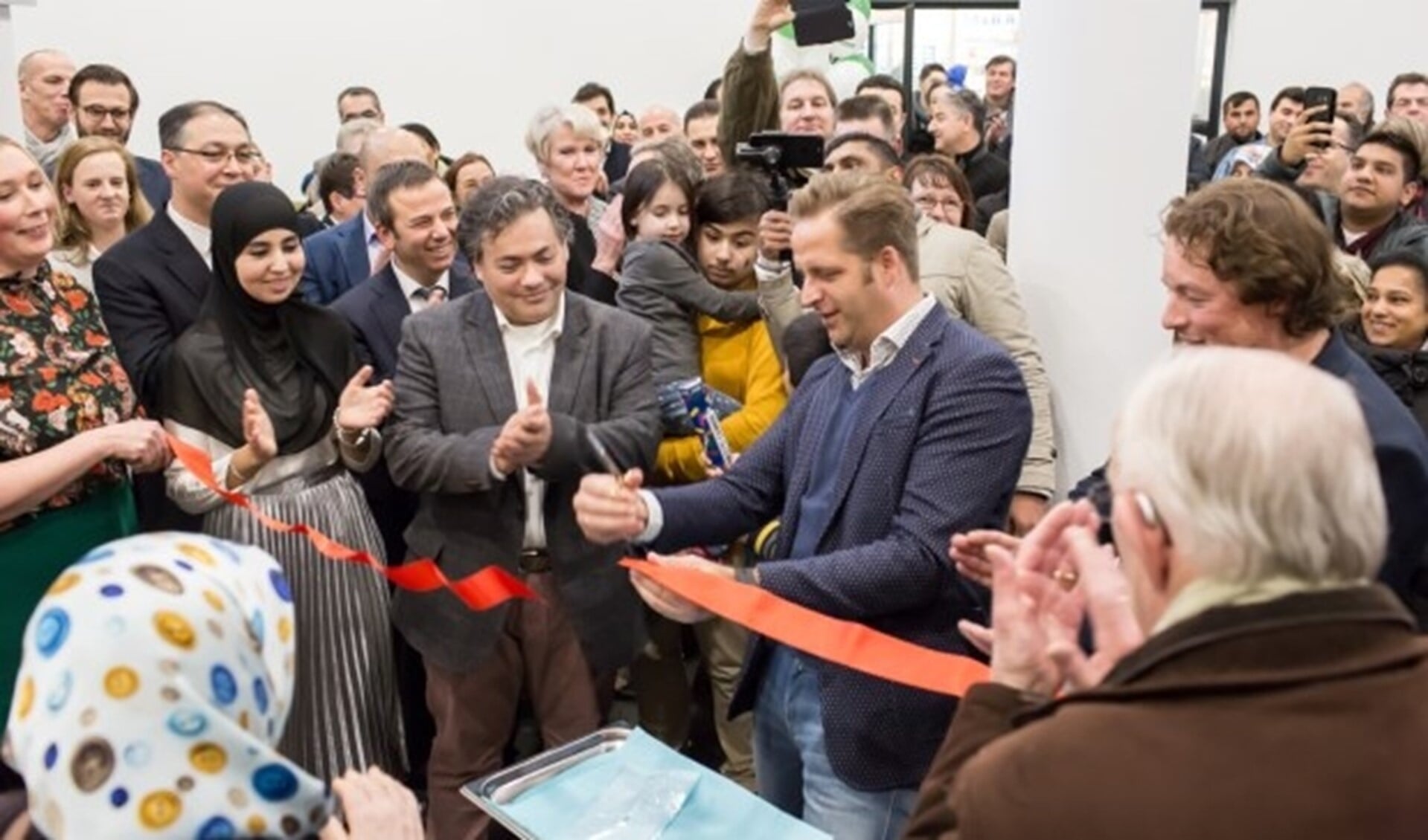 Het nieuwe gezondheidscentrum werd officieel geopend door wethouder Hugo de Jonge.