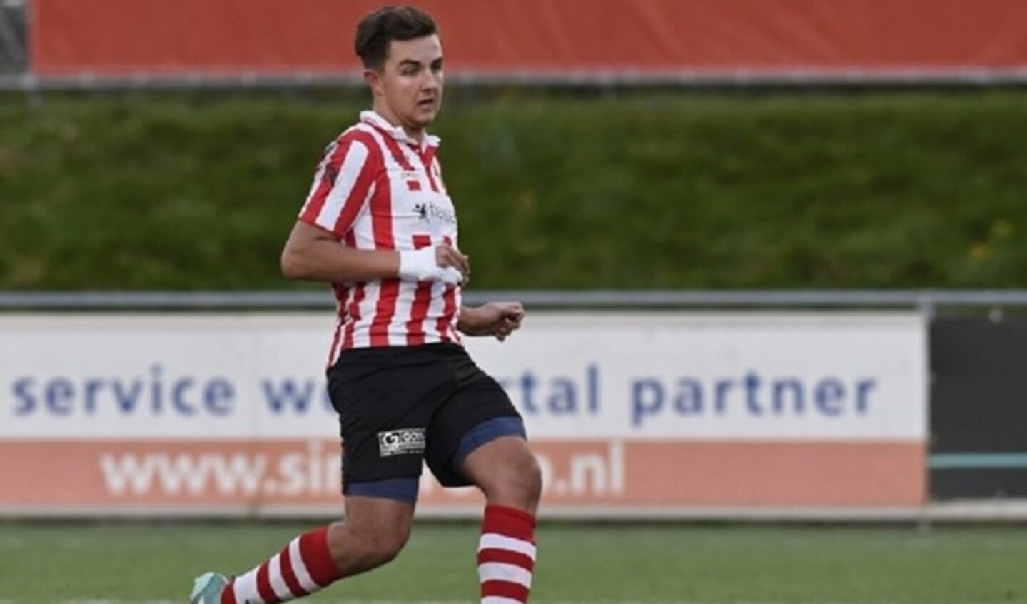 Jordi de Zwart was met vijf doelpunten goed op dreef tegen VDL.