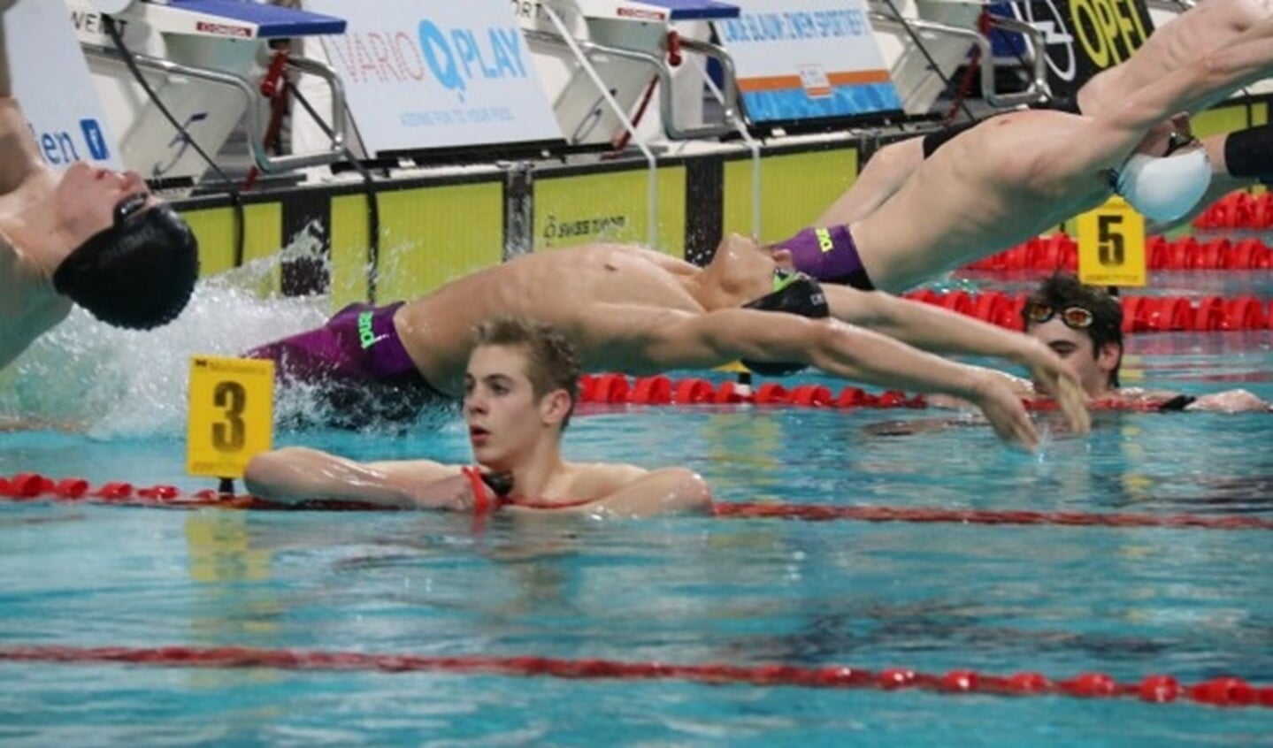 De 15-jarige Nikhom Westphal bleef op de 50 meter rugslag bij de junioren 4 tijdens de NJJK maar nipt boven het nationaal record.