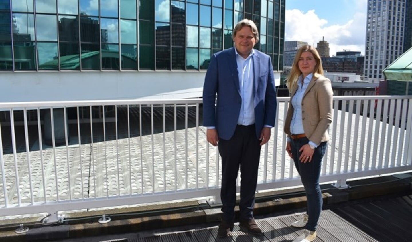 Jan Dirk Stouten, directeur/eigenaar JDS  samen met Angélique van Hienen, Managing Director WTC Rotterdam.