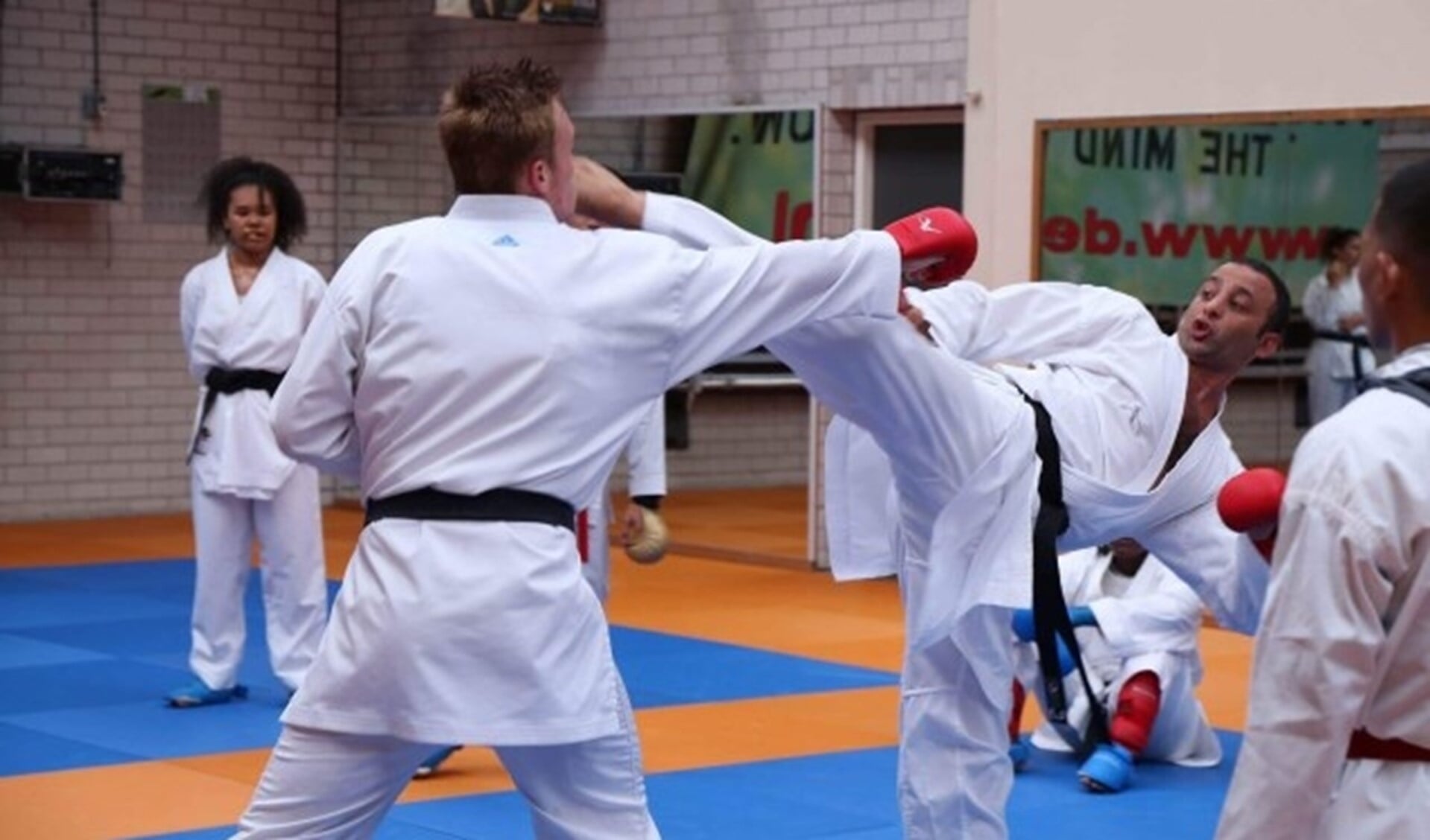 Het National Karatedo team uit de Filipijnen trainde drie dagen onder leiding van Babak Goudarzi, wereldkampioen karate.