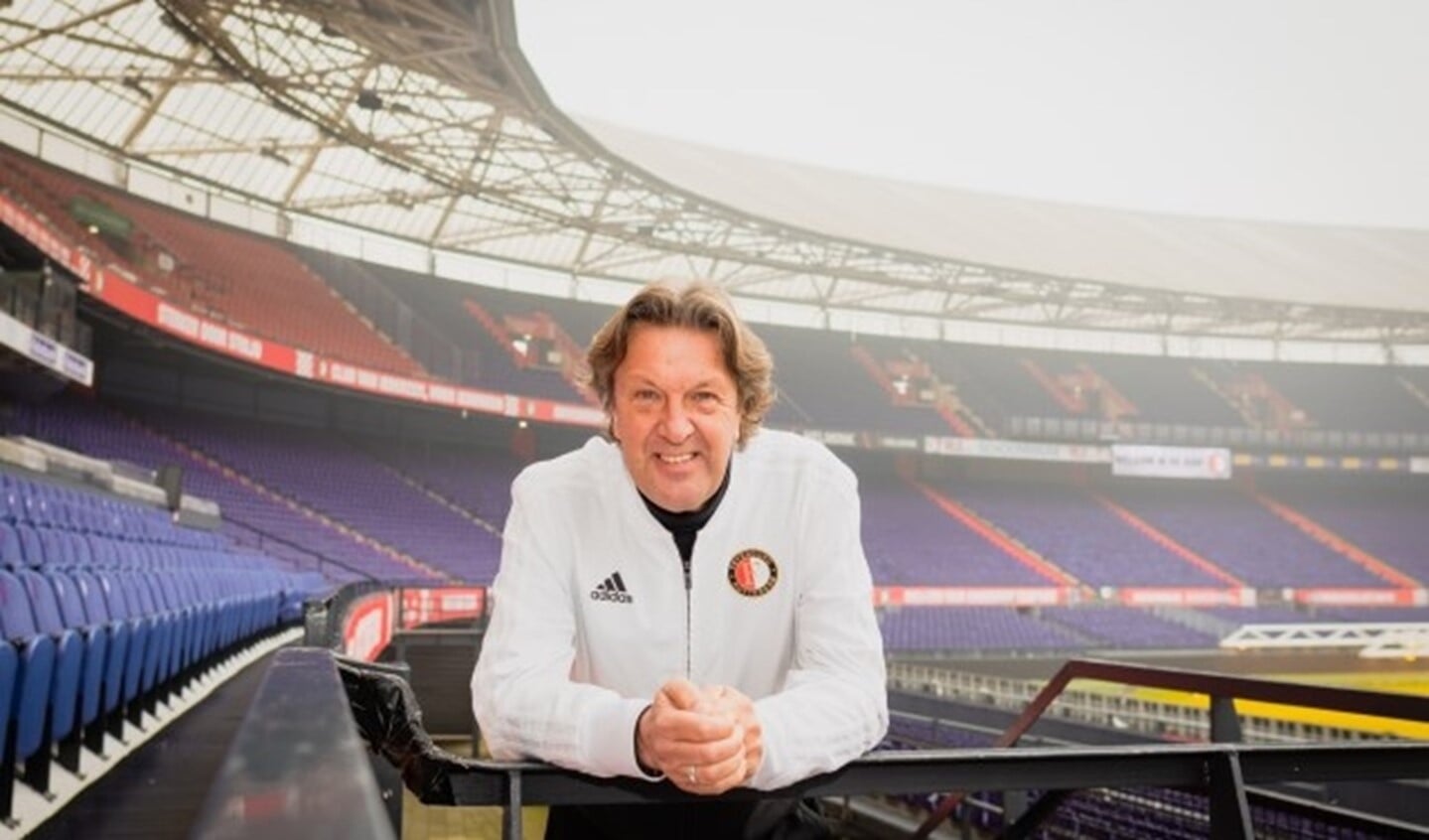 Ben Wijnstekers in de Kuip waar hij toen hij klein was al kwam met zijn vader en moeder. (Foto: Caro Linares)