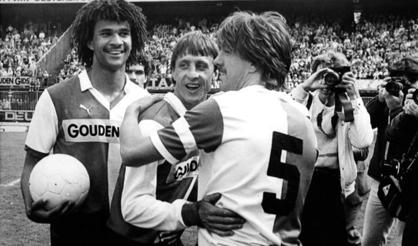 1984, Wijnstekers met Cruijff en Gullit in de Kuip. Dat jaar werd de ploeg landskampioen en wonnen de beker.