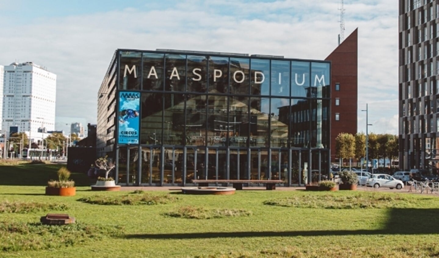 Het Maaspodium.