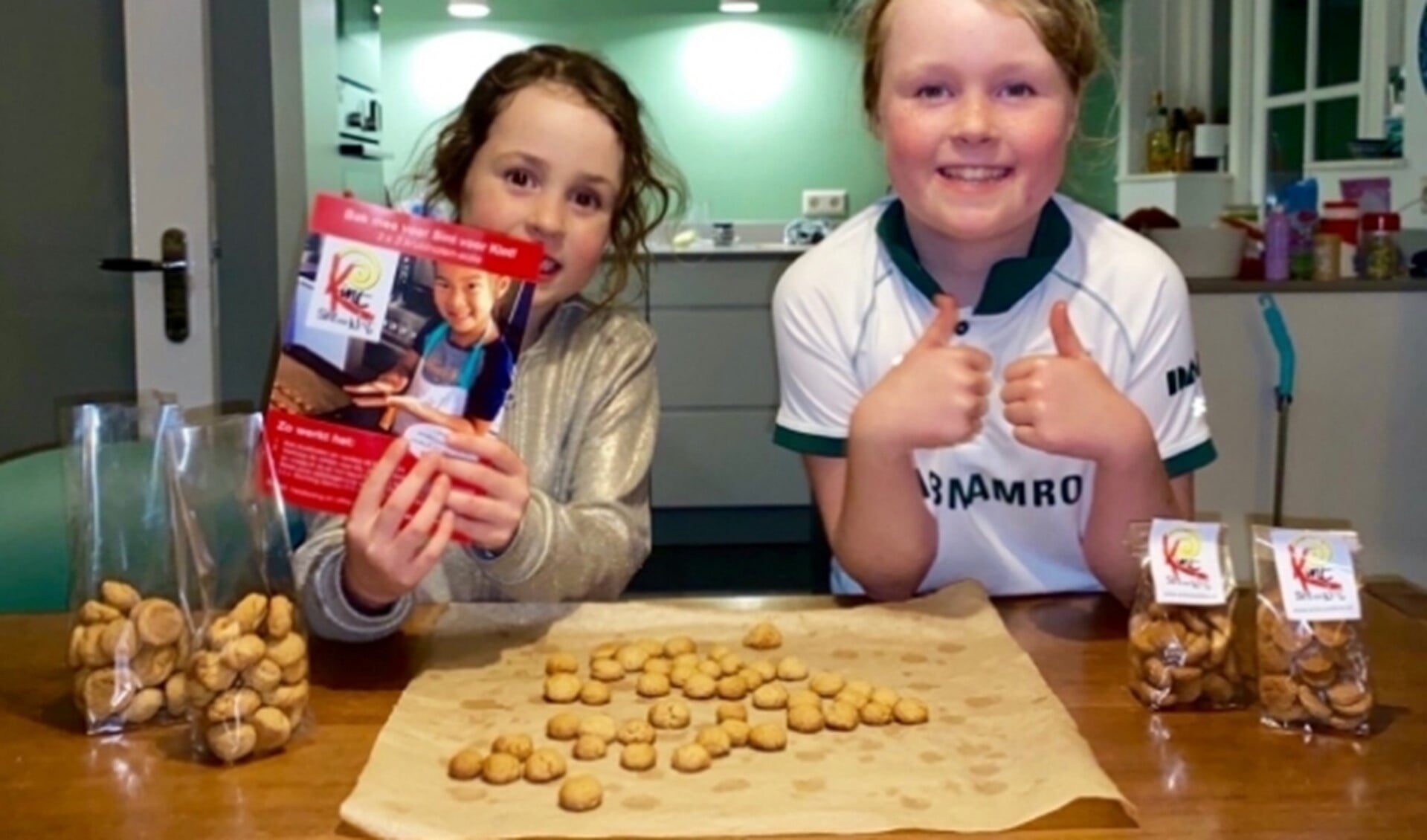 Door de geweldige inzet van heel veel Rotterdammers ontvingen 2575 kinderen die opgroeien in armoede een positieve en vreugdevolle herinnering in deze decembermaand! 