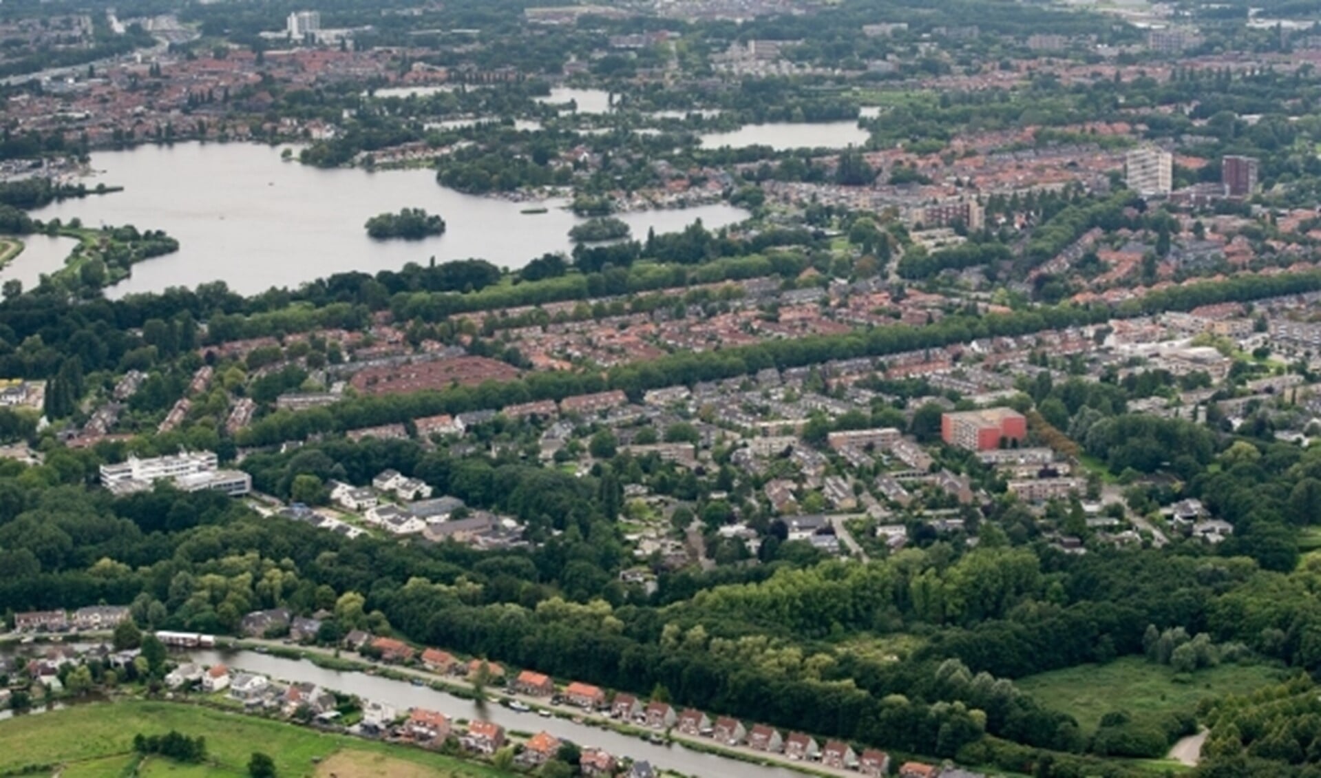 Luchtfoto van Schiebroek en Hillegersberg. 