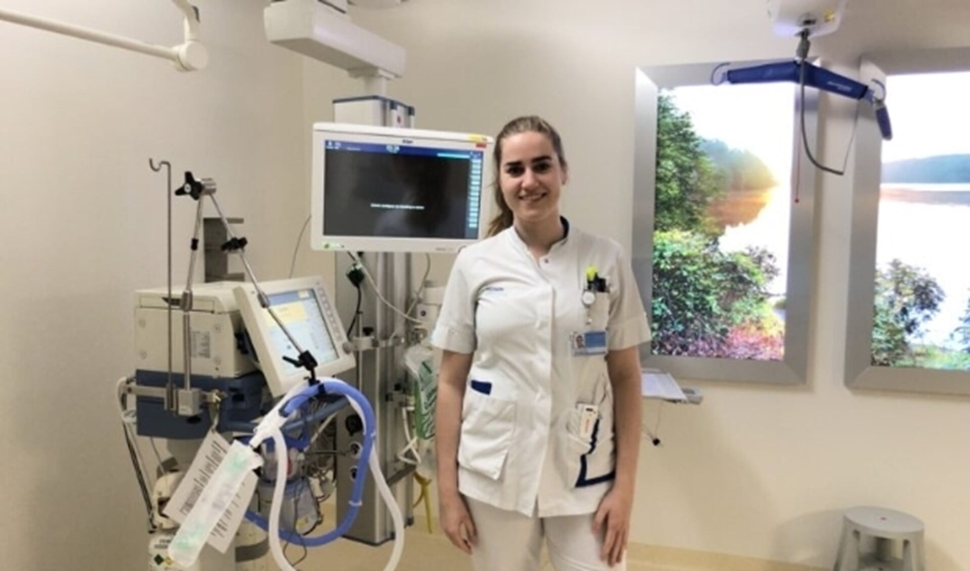 Lia Kroon (23) uit Oud-Beijerland is leerling IC verpleegkundige op de intensive care van het Erasmus Medisch Centrum in Rotterdam.