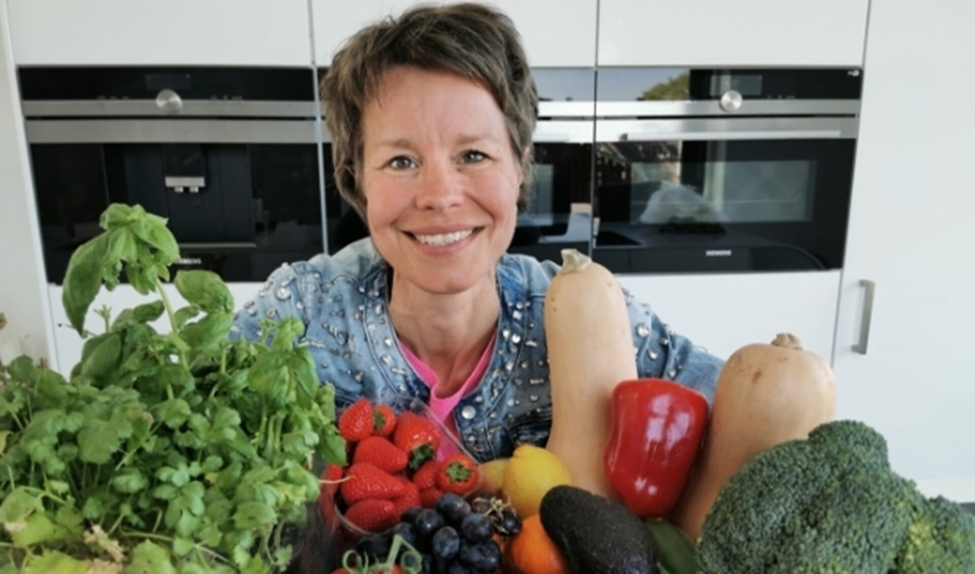 Diëtiste Leontine van Meggelen adviseert: zorg dat je veel groenten en fruit in huis hebt, zodat je altijd een gezonde maaltijd kan maken.