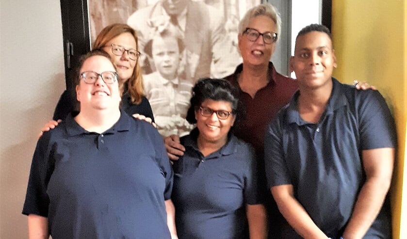 <p>Van links naar rechts Ingrid, Mariënne, Mereille, Anneke, Ruben.<br>Foto: Joop van der Hor<br><br></p>