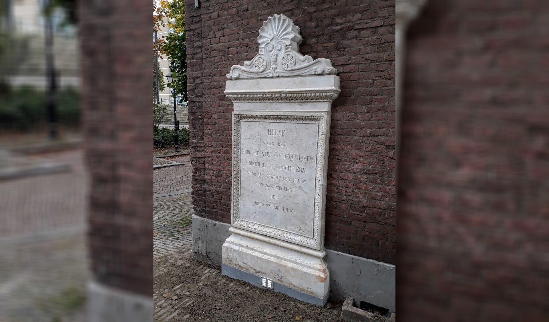 De marmeren plaquette van Burgemeester van Citters is geplaatst op Hoek Piet Heinstraat en Piet Heinsplein. Foto: Historisch Delfshaven