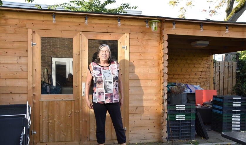 <p>Loes roept iedereen op om producten te doneren die ze over hebben. Alle eetbare producten zijn welkom. Foto: Amel Bali</p>