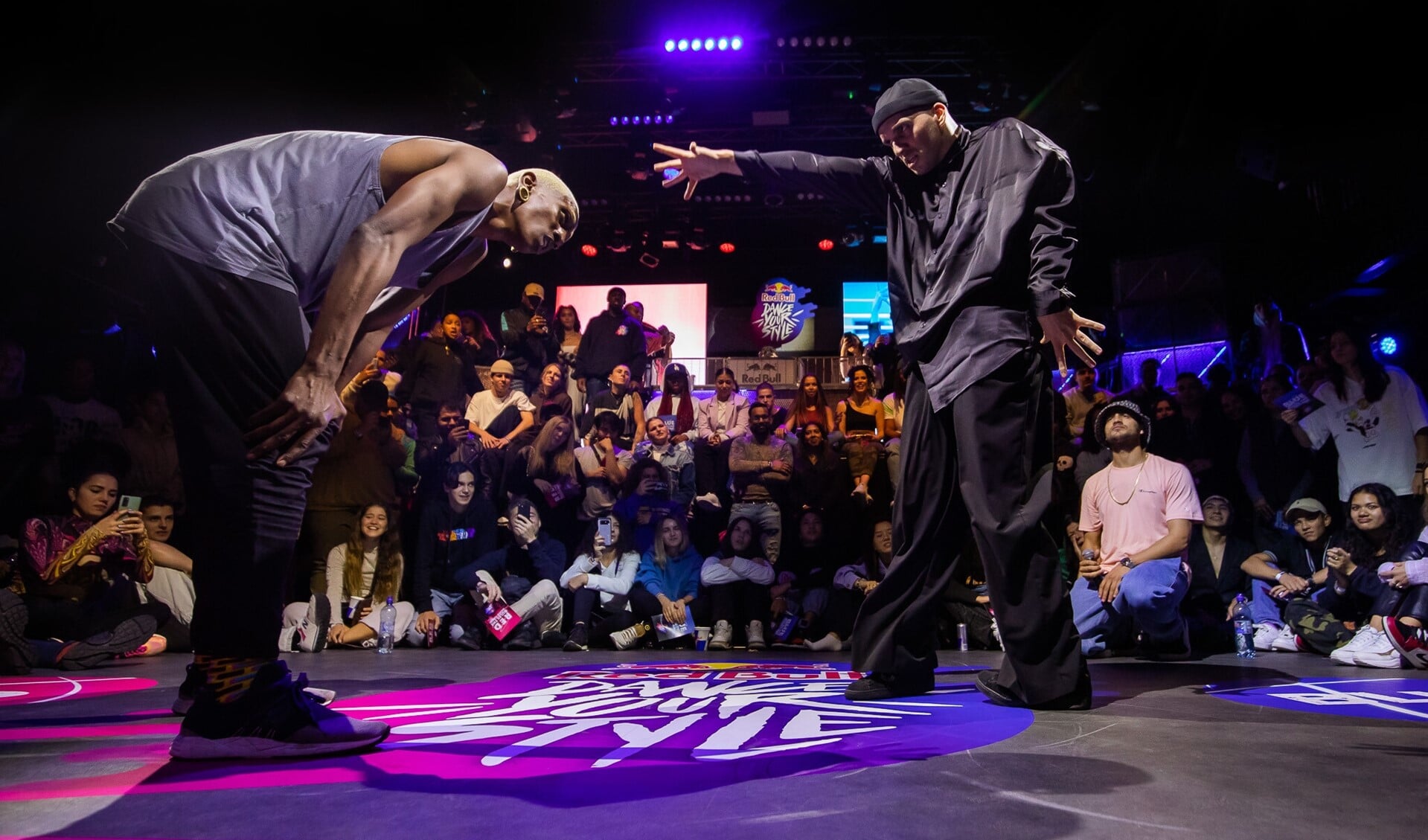 Red Bull Dance Your Style met Gil (l.) versus Shahin in Annabel Rotterdam. Foto: Red Bull Media House