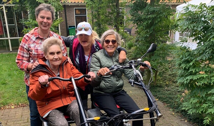 <p>Een week met prachtig weer, gevuld met zwemmen, wandelen, varen, fietsen met de duofiets. Foto: pr</p>
