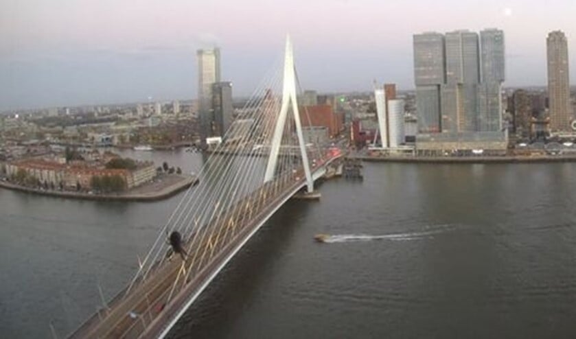 <p>Brrr, wat een beest! Foto: Sjoerd van der Pluijm via de webcam van Paul Martens</p>