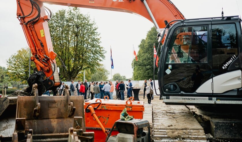 <p>De bouw van nieuwbouwcomplex Salix met 74 huurwoningen is gestart. Foto: Jordy Brada.</p>