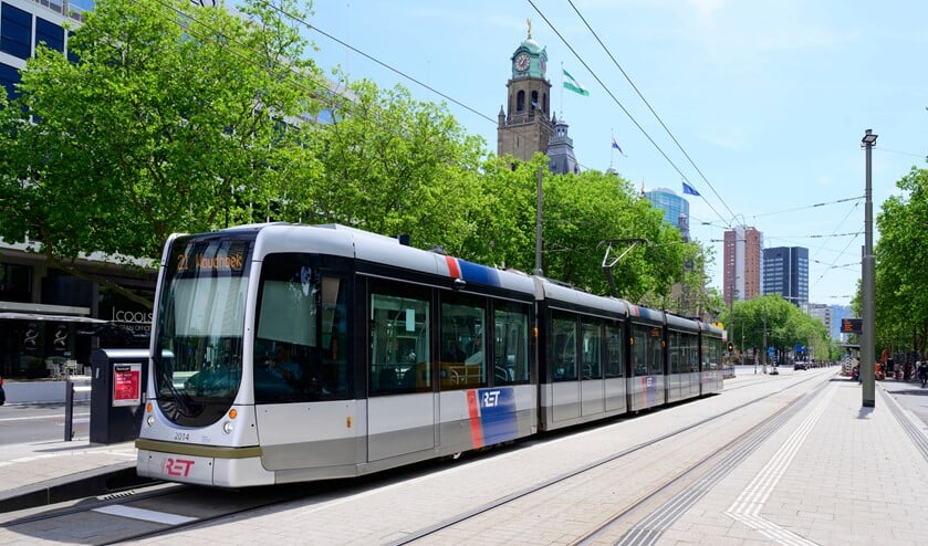 'Wat zou het toch fijn zijn als alles weer normaal zou zijn. Dan kunnen we ook weer glimlachend de tram instappen.' Foto: RET/Rick Keus