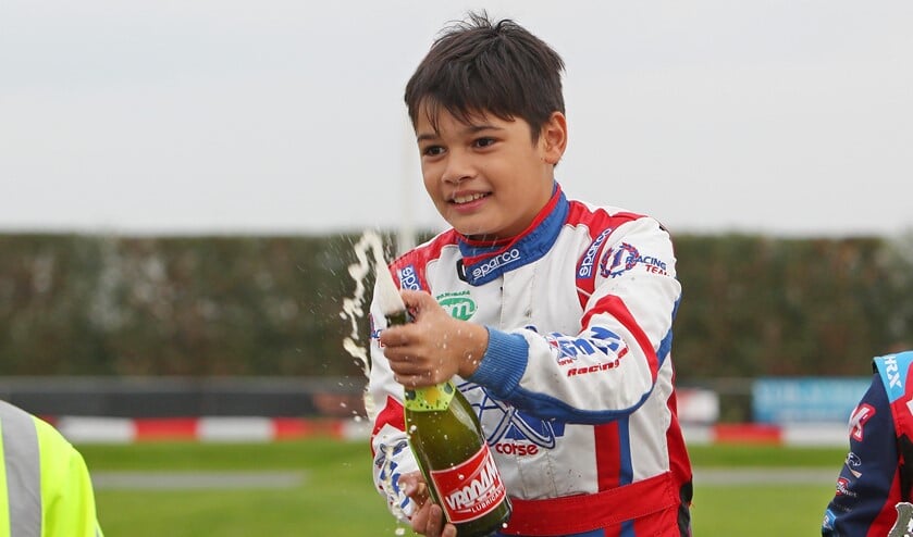 Champagne voor kampioen Aron!
