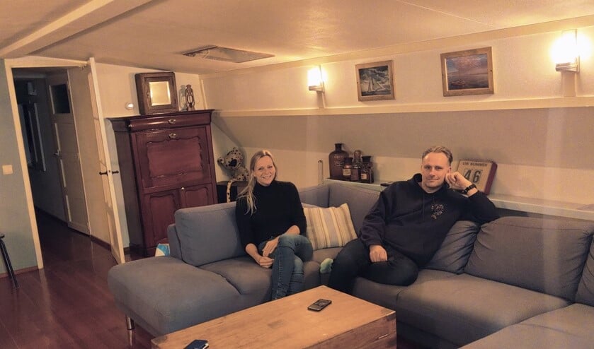Hilbert Teeuwen en Janneke Westerhof in hun varende thuis. "Het mooiste van het leven op een schip is de volkomen vrijheid."