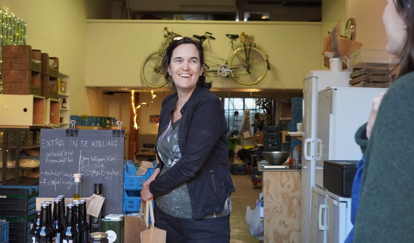 Rechtstreex wijkchef Ariëtte bij het Insulindeplein. (Foto: Rechtstreex)