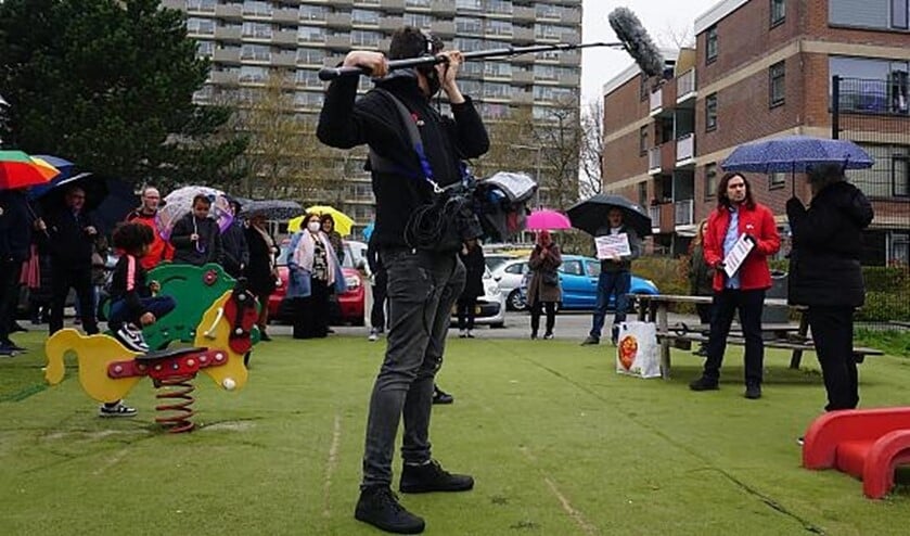 <p>Al eerder dit jaar was er een bewonersbijeenkomst en een eisenoverhandiging door bewoners van Grienderwaard en Ravenswaard. Foto: SP Rotterdam</p>