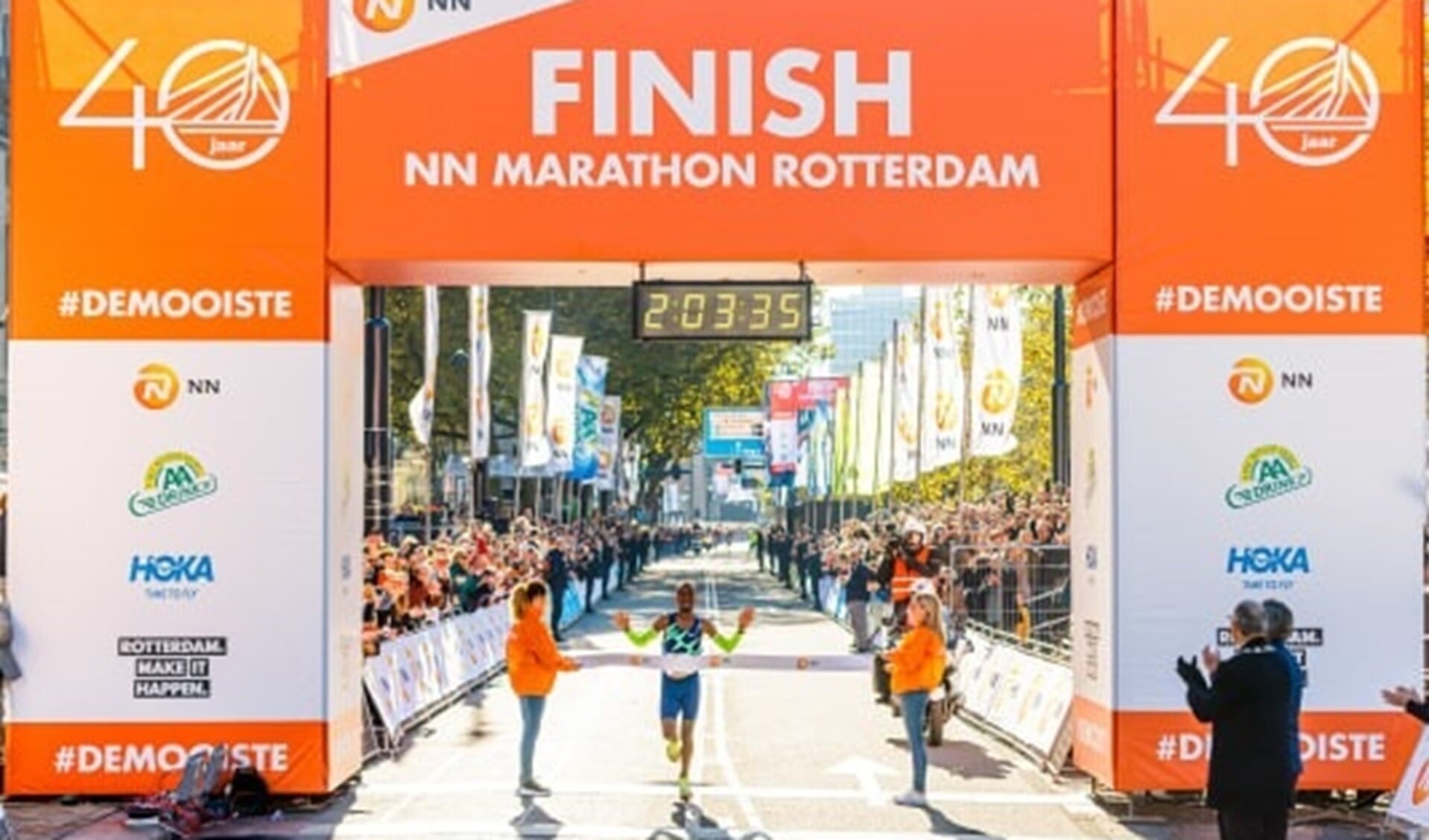 Bashir Abdi won de marathon in 2021 en keert in 2022 terug samen met zijn boezemvriend Abdi Nageeye. Foto: NN Marathon Rotterdam