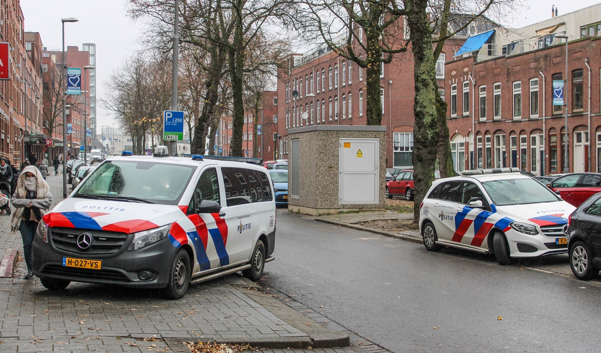 Donderdagmiddag 9 december om 12.20 uur vond een overval plaats op een supermarkt aan de Wolphaertsbocht in Rotterdam. Foto: AS Media