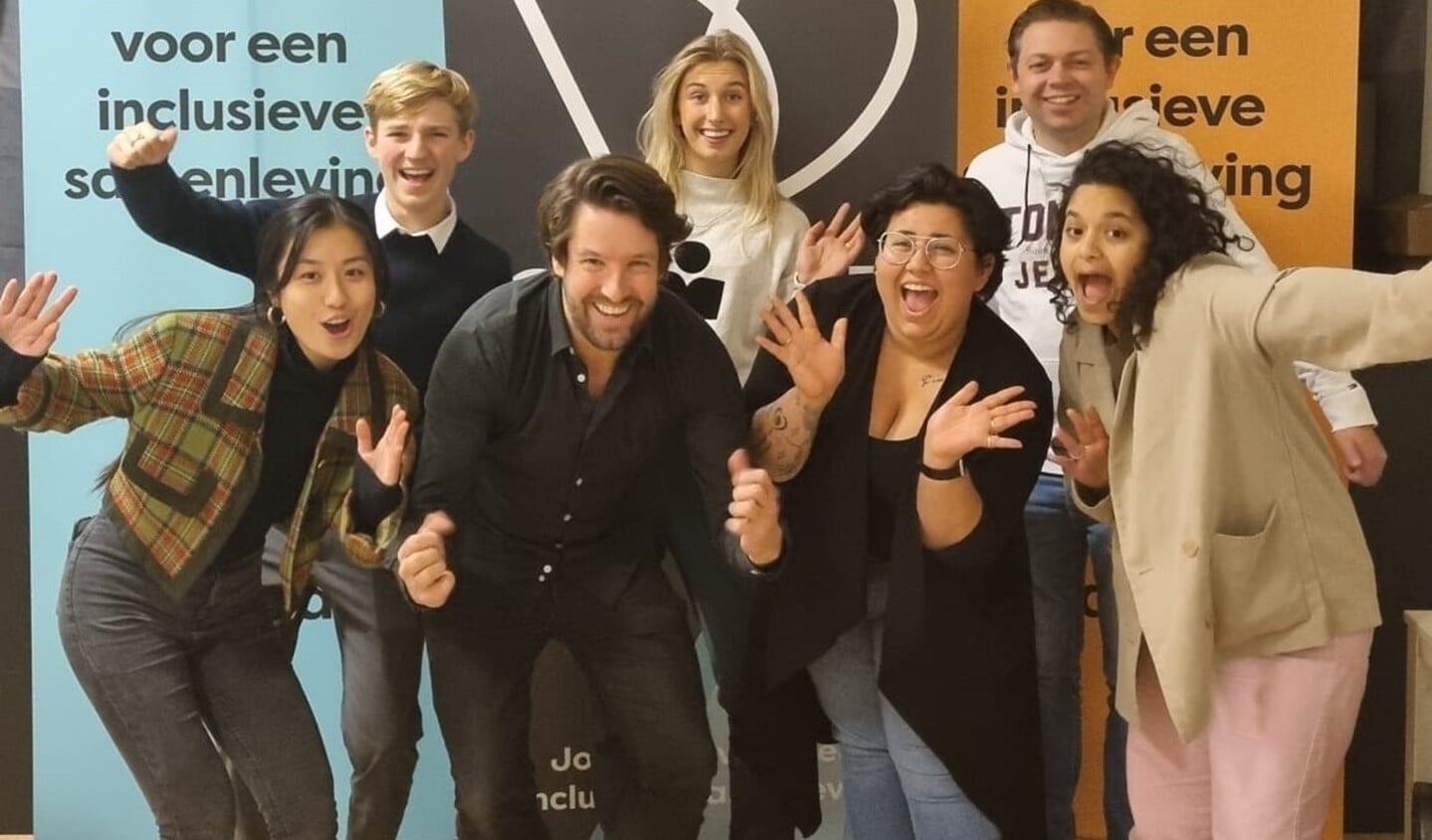Dona Daria, een Rotterdamse organisatie die een inclusieve samenleving nastreeft, zorgt ervoor dat jongeren hun idolen kunnen ontmoeten én interviewen in een podcastserie.