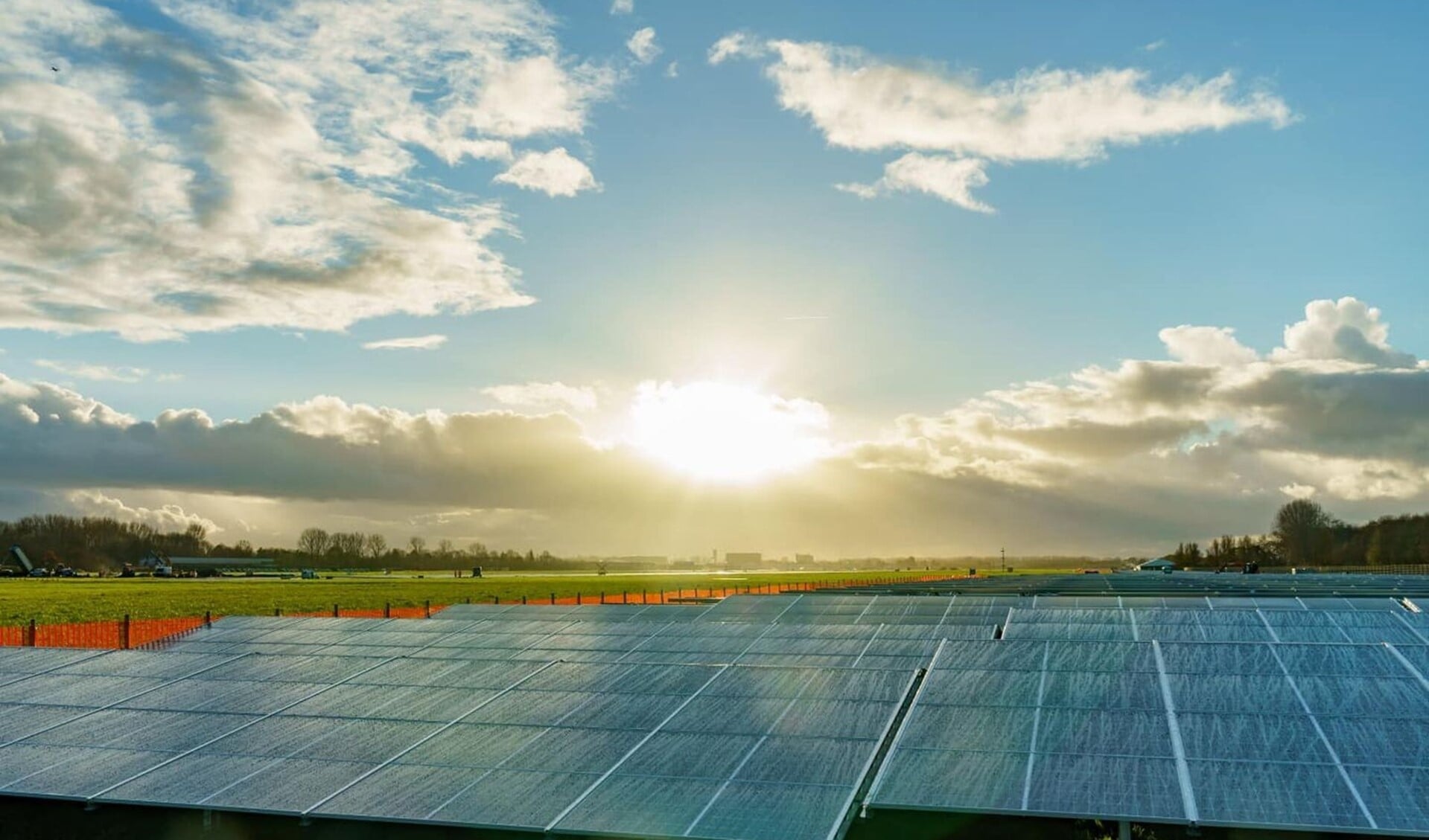 Het zonnepark heeft een oppervlakte van 7,7 hectare en krijgt ruim 37.000 zonnepanelen. Foto: facebook RTHA