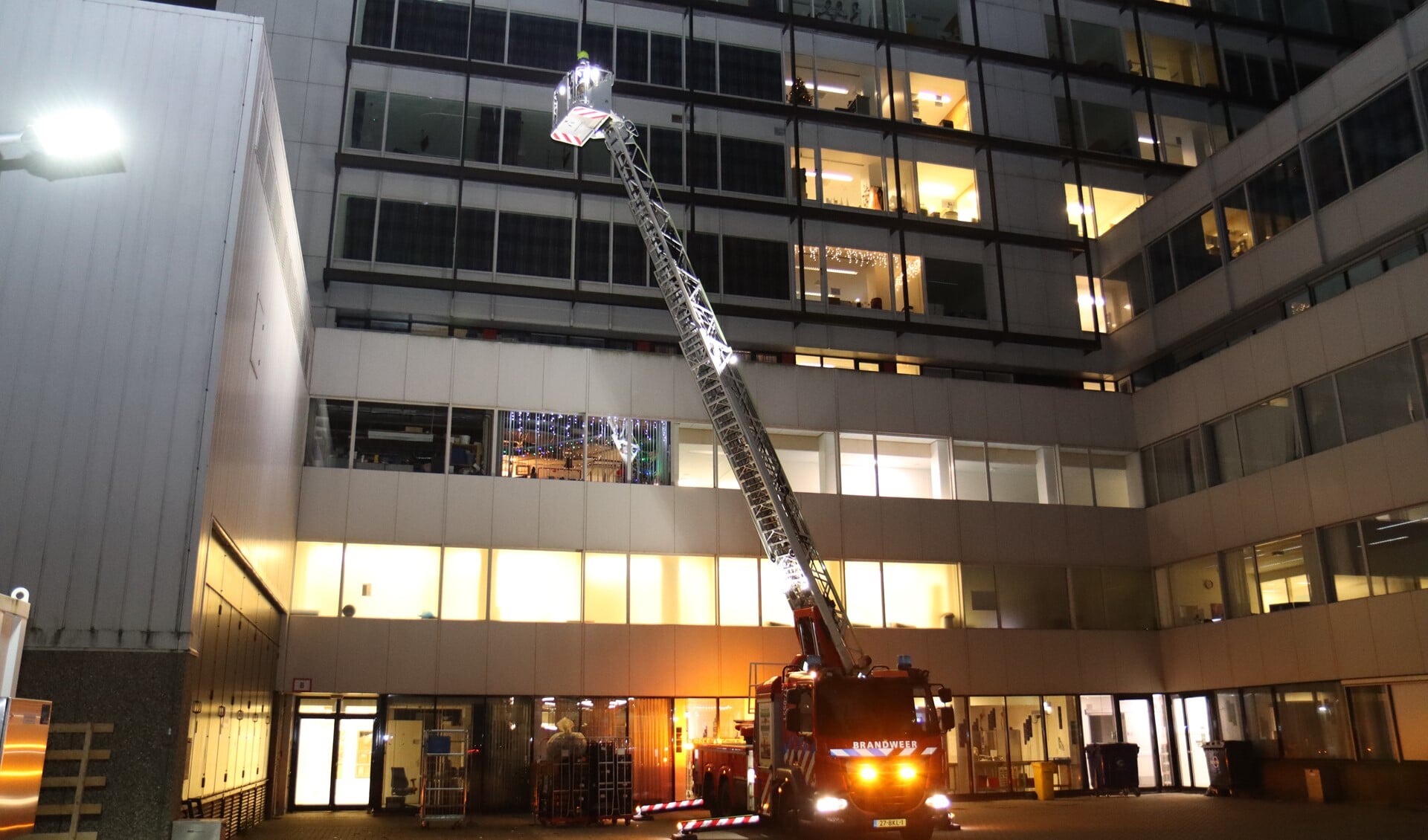 De brandweer in actie bij het Franciscus Gasthuis ziekenhuis aan de Kleiweg in Rotterdam. Foto: GinoPress B.V.  