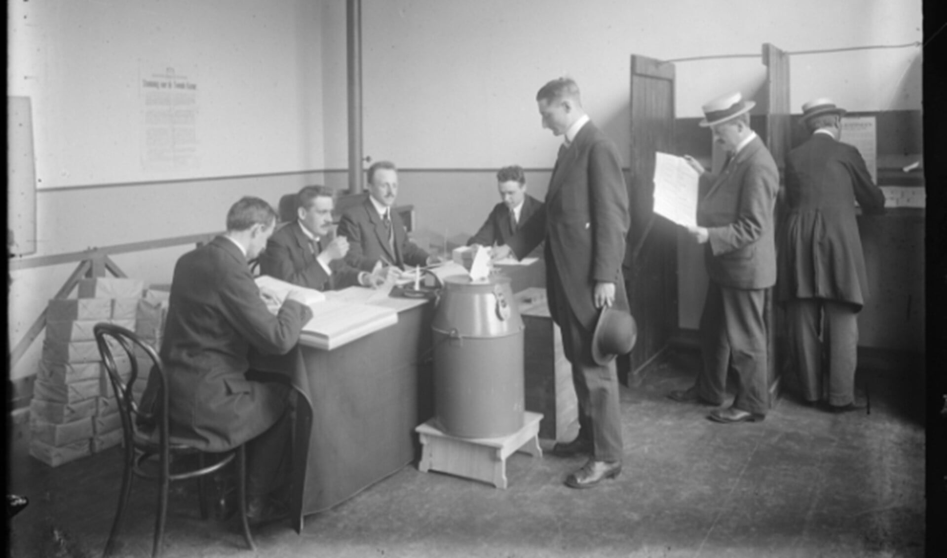 Stemlokaal in 1918.