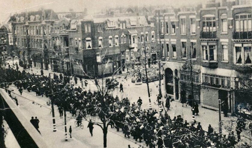 <p>11 november 1944, razzia in Rotterdam aan de Oudedijk. Foto: L.M.A.van der Werff (met toestemming NIOD)</p>