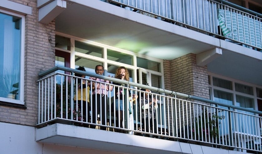 <p>Tot 2011 vond er jaarlijks een gevelconcert plaats in Zevenkamp. Tekst en foto: Annemarie van der Ploeg</p>