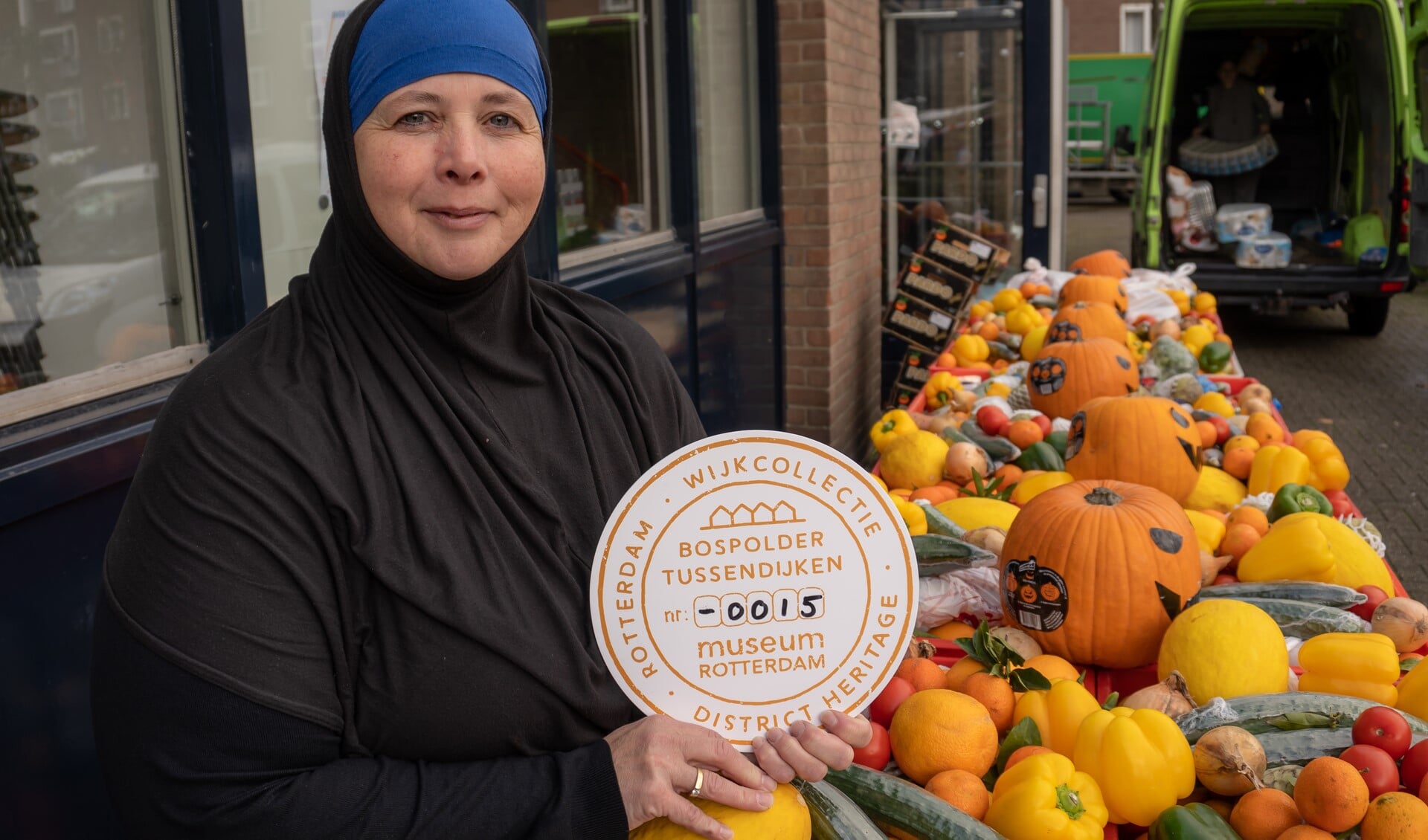 Rahma Hulsman van de Islamitische Voedselbank, die is opgenomen in de Wijkcollectie. (Foto: Wijkcollectie)