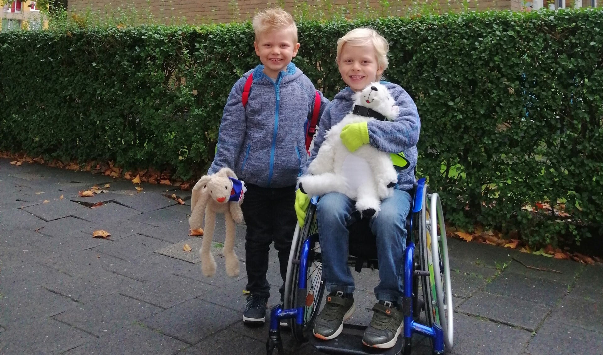 Luca (6) en Brent (4) wonen in Hoogvliet en hebben een energie stofwisseling ziekte, HSD-10. Foto: Marjolein Meerkerk