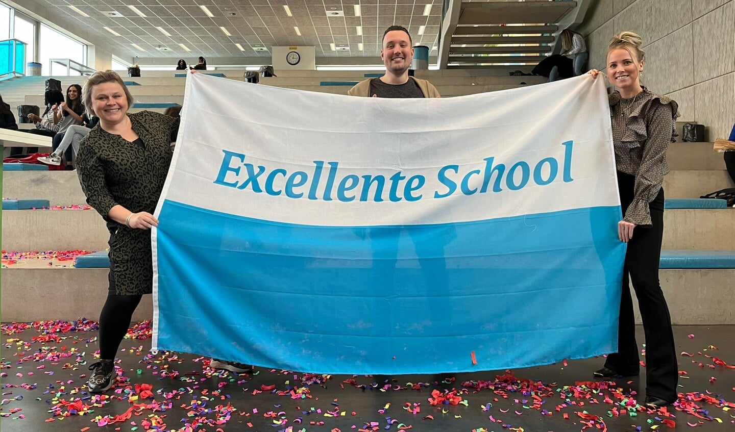 ‘We zijn super trots op onze school!’ Afdelingsleiders mevrouw D. van Dijk, de heer R. van der Stel en mevrouw I. Blok (v.l.n.r.). Foto: pr