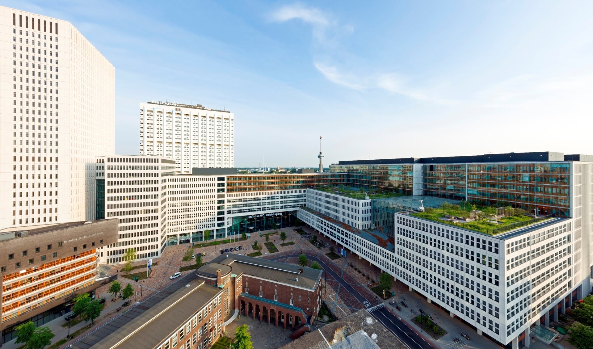 Rotterdam sloot in 2019 met meer dan honderd bedrijven en maatschappelijke organisaties, en nu ook met de Rotterdamse ziekenhuizen, het Rotterdams Klimaatakkoord. Huidige doelstelling: CO2- uitstoot verder terugdringen naar minimaal 55 procent CO2-reductie in 2030. Foto: Rob van Esch/Make it Happen