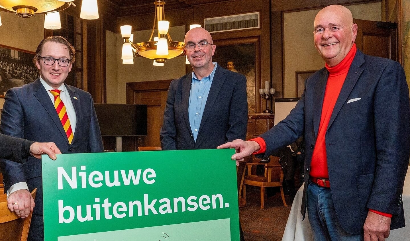 Gebiedsvoorzitters Rob Oosterlee (Rozenburg), Rob van der Meer (Pernis) en Peter Stok (Hoek van Holland): 'We hadden meer inzet, middelen en dynamiek verwacht.' Foto: Jan van der Meijde