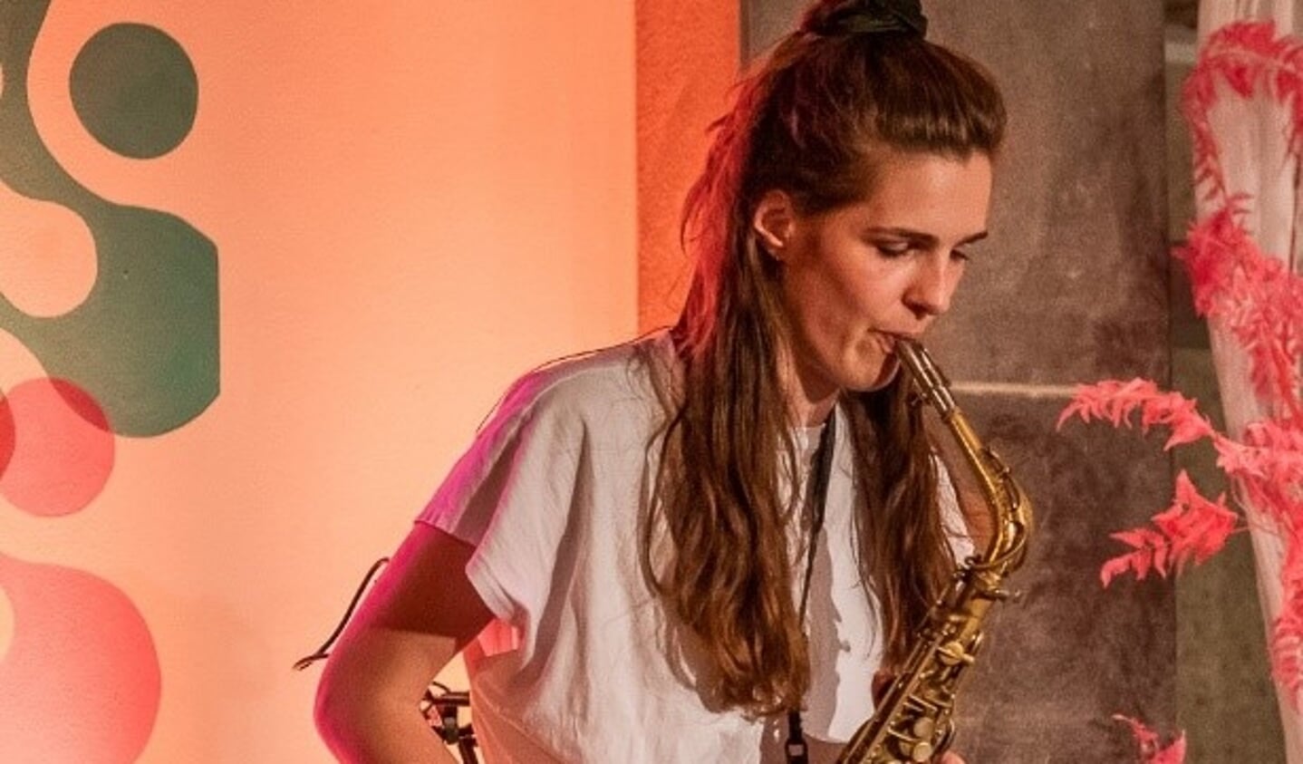 Saxofonist Kika Sprangers. Foto: De Doelen