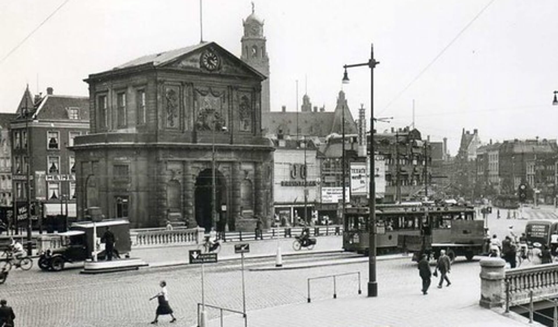 De Delftsche Poort en Hofplein in de jaren ’30 van de 20e eeuw. Foto: nieuws.top010