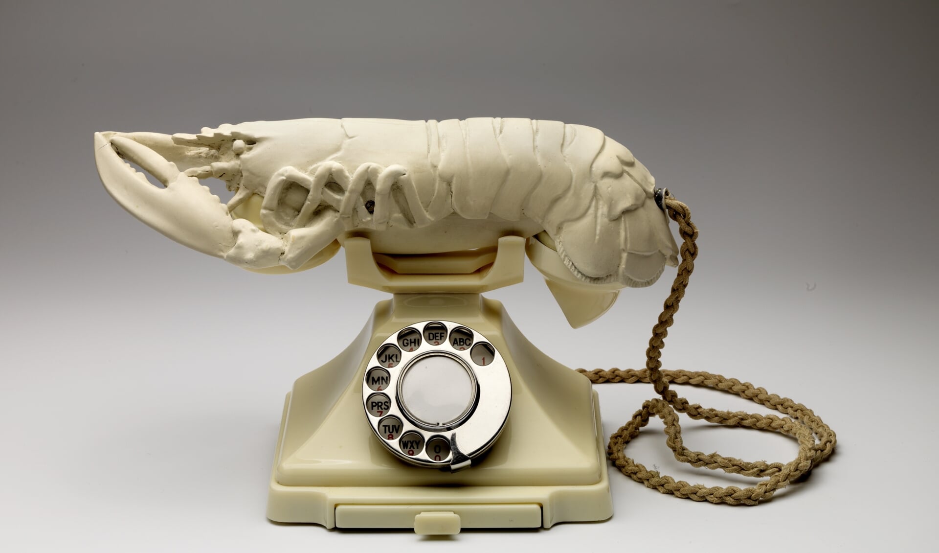 White Aphrodisiac Telephone van Salvador Dalí.