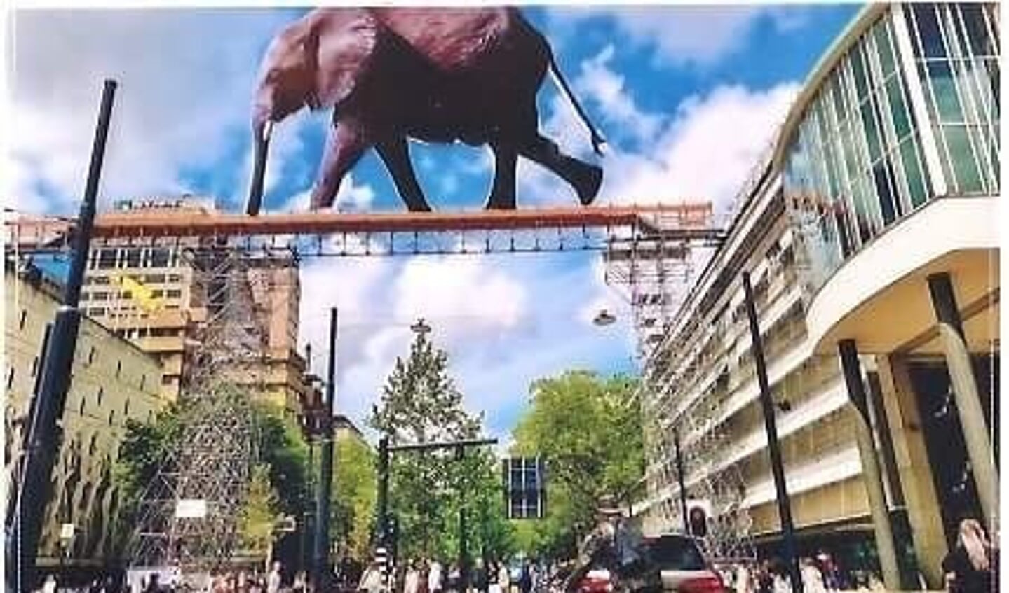 Vandaag is de officiële opening, dus de luchtbrug over de Coolsingel moest deze week goed getest worden! Foto via Ton Hermans