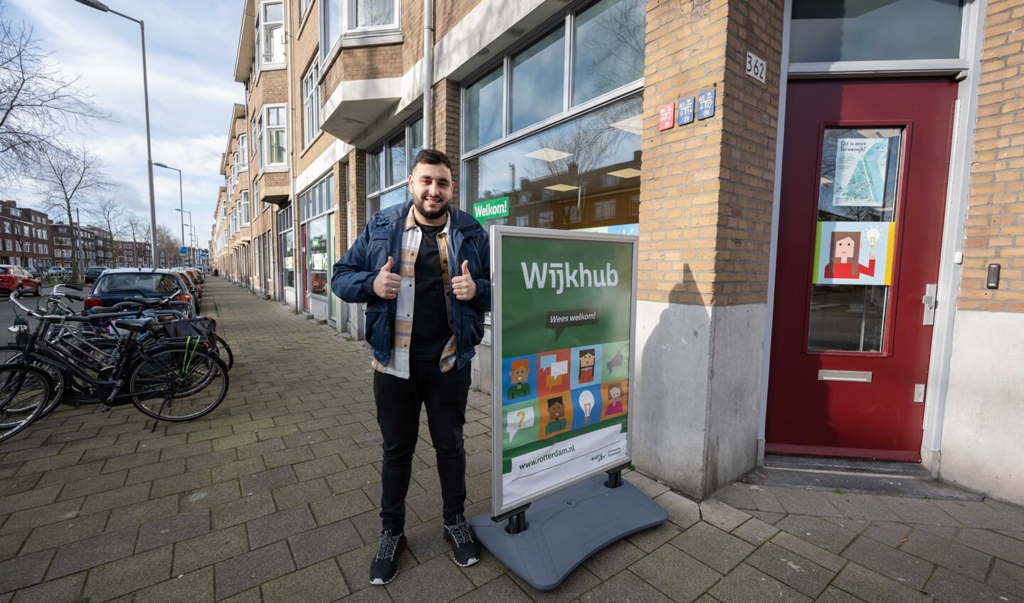 'We willen de wijkbewoners laten weten dat als ze vragen of ideeën voor hun wijk hebben, ze van harte welkom zijn om langs te gaan bij de wijkhub.' Foto: Hans Tak