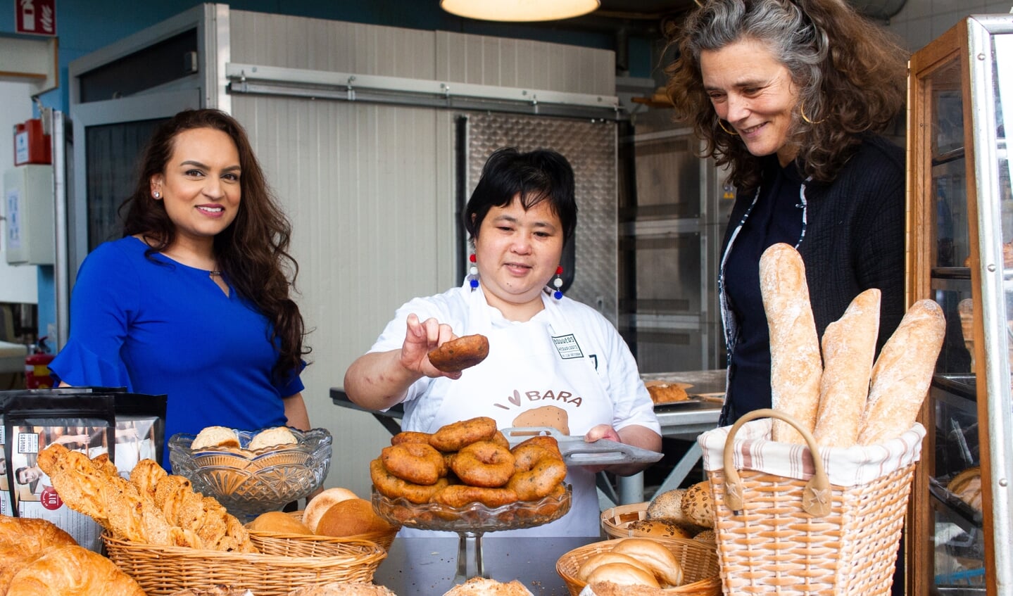 Bai Li Su heeft onlangs een jaarcontract gekregen bij de Bakkerswerkplaats, waar ze vooral in de winkel helpt en bara’s bakt. Foto: pr