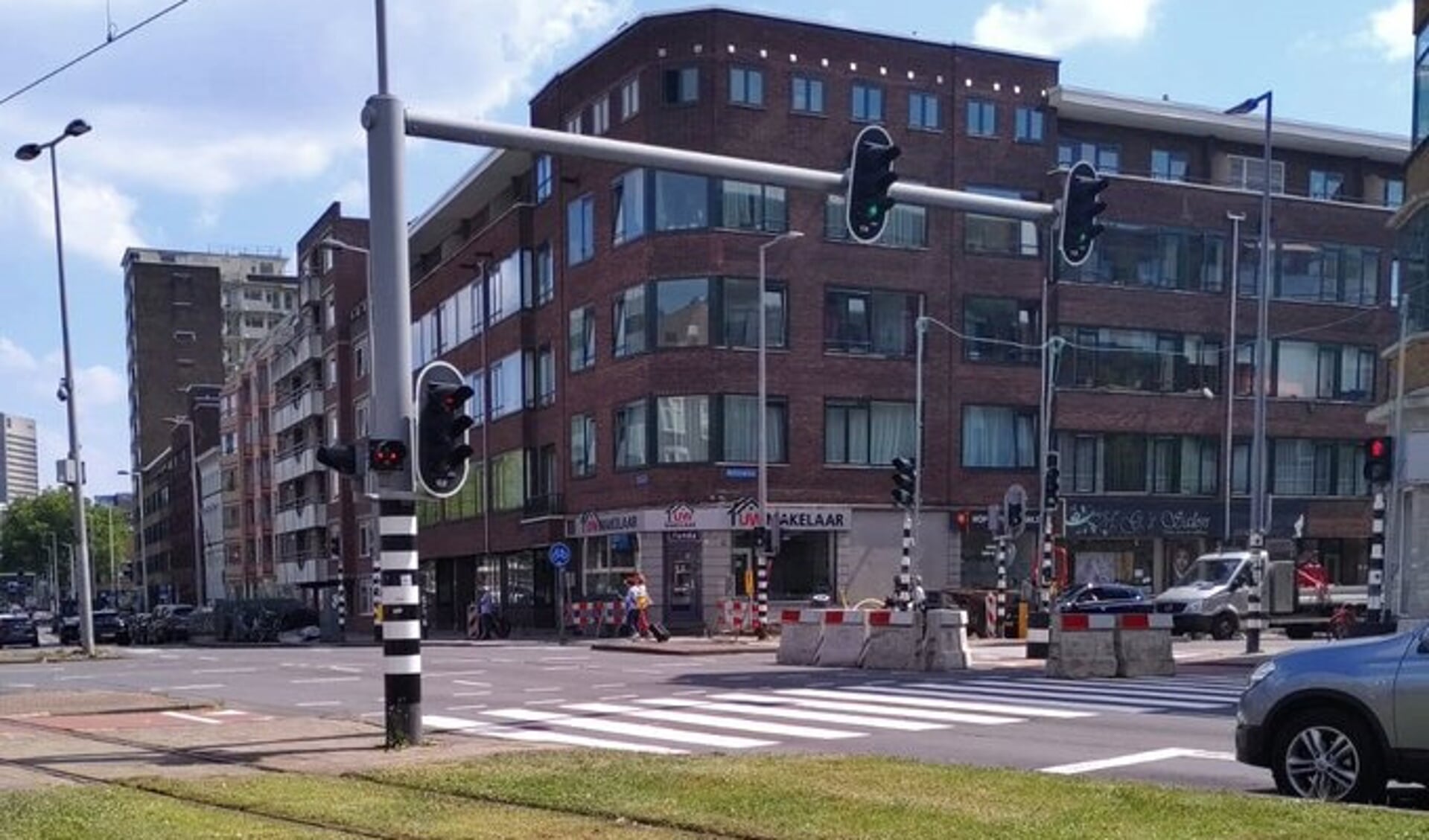De gemeente kijkt of de (tijdelijke) afsluiting de weg veiliger maakt voor fietsers. Foto: Rotterdam Onderweg