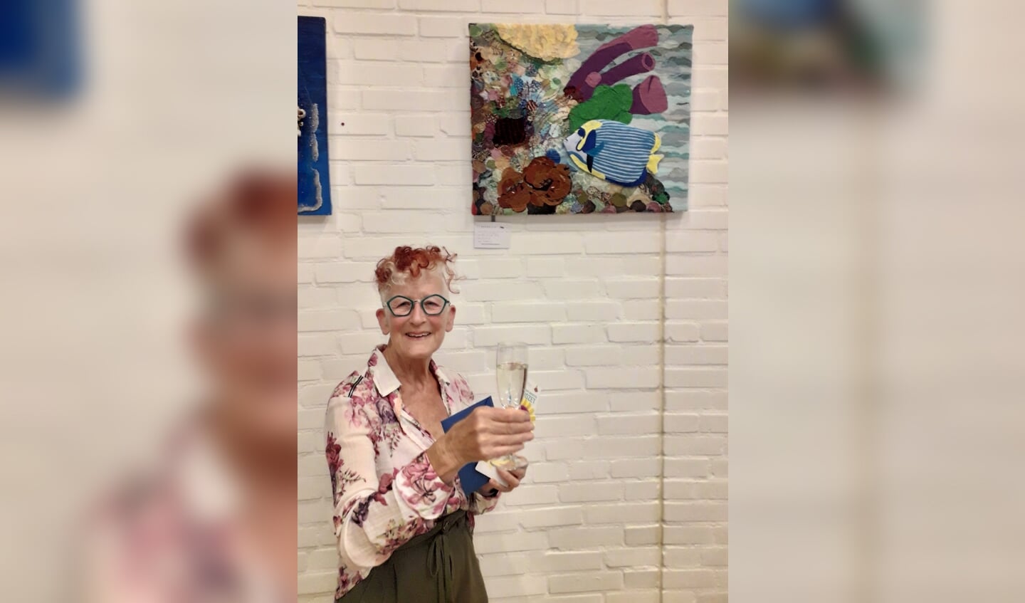 Nel van der Poel bij haar winnende kunstwerk 'Ik voel mij als een vis in 't water'. Foto's: pr
