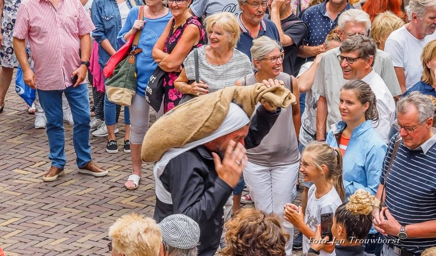 Zakkendragers op Ketels aan de Kade in Historisch Delfshaven. Foto: Jan Trouwborst