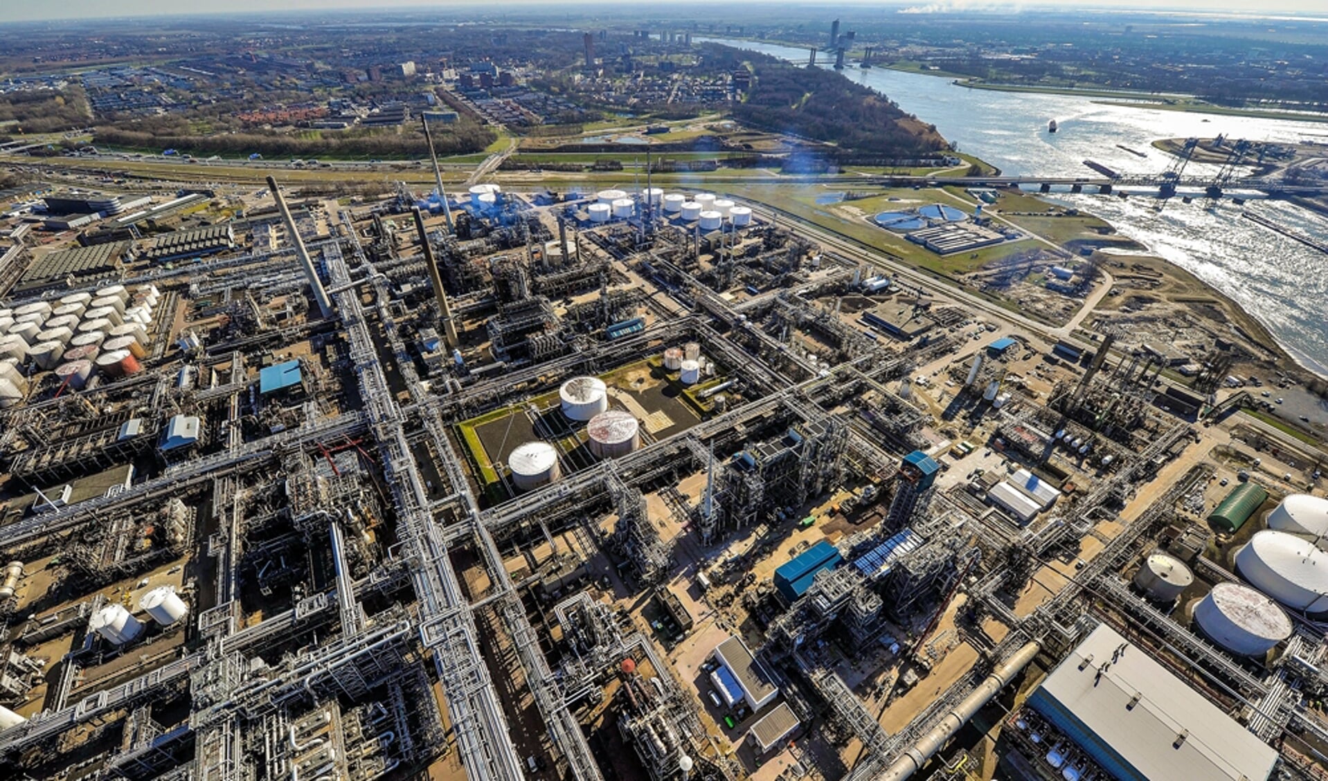 Dit jaar openen ruim 50 locaties op 17 september hun deuren voor publiek. In Rotterdam bij Shell Energy and Chemicals Park (Shell Pernis). Foto: watertalent.nl